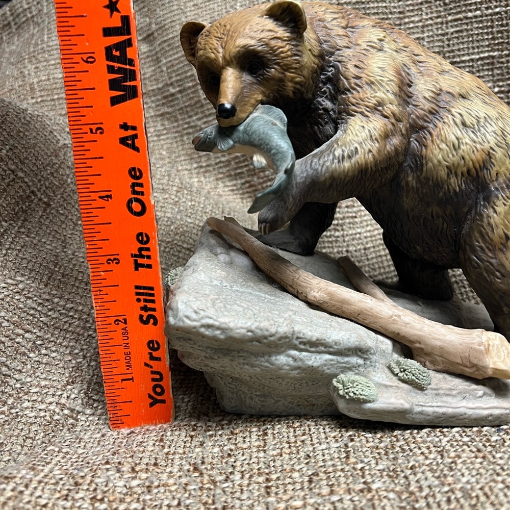 Bear Sculpture with Fish - Brown and Gray - Picture 4 of 6